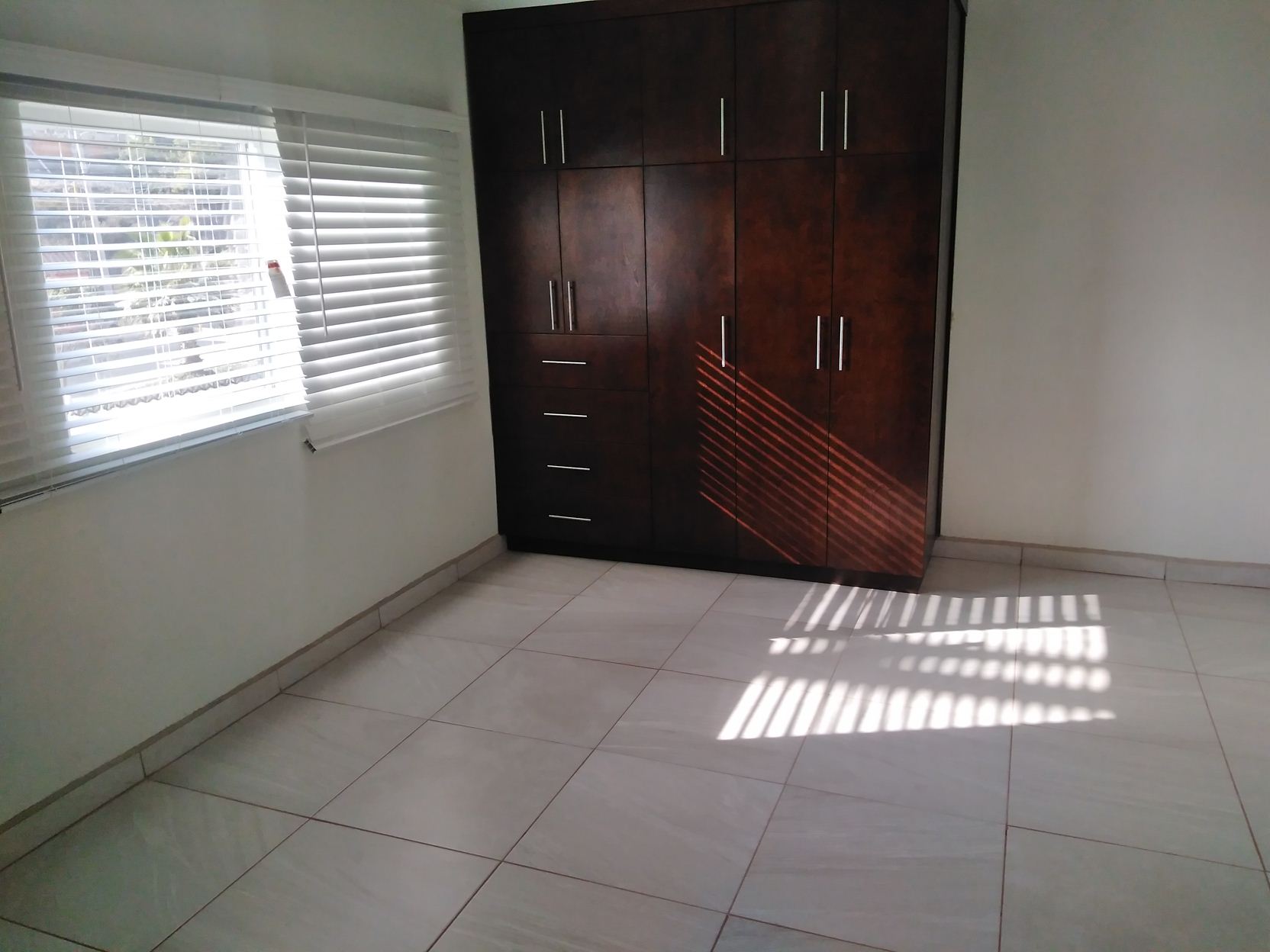 SE RENTA GRAN CASA EN SANTA LUCIA