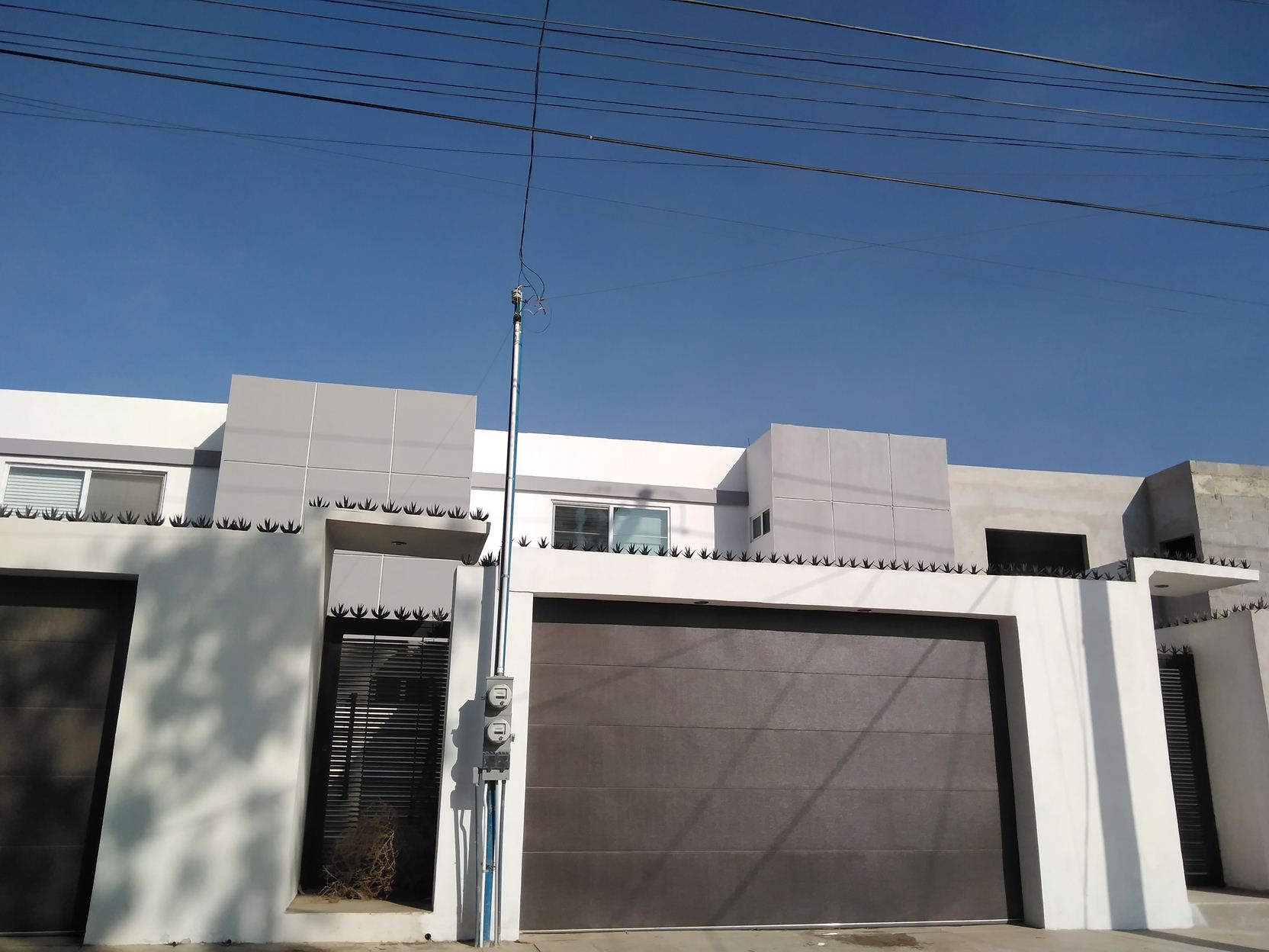 SE RENTA GRAN CASA EN SANTA LUCIA