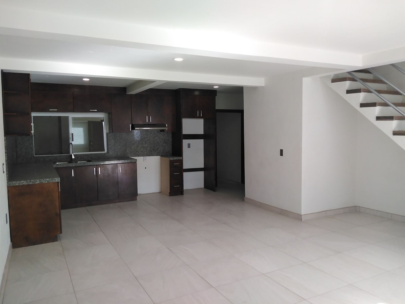 SE RENTA GRAN CASA EN SANTA LUCIA