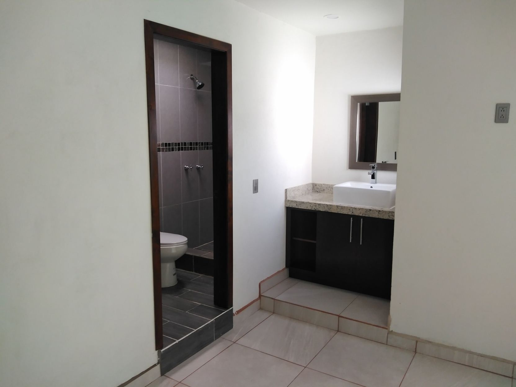 SE RENTA GRAN CASA EN SANTA LUCIA