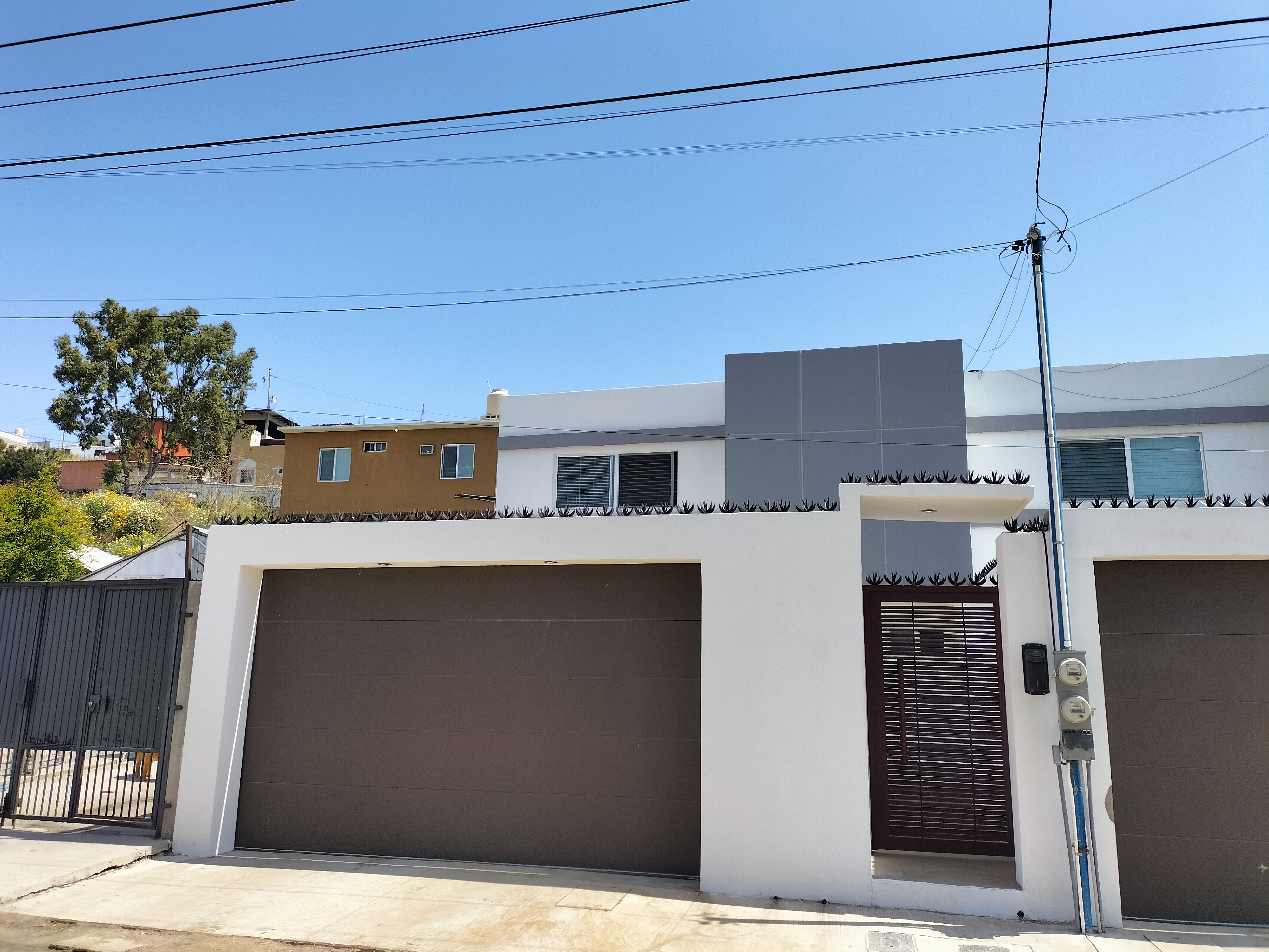 SE RENTA GRAN CASA EN SANTA LUCIA