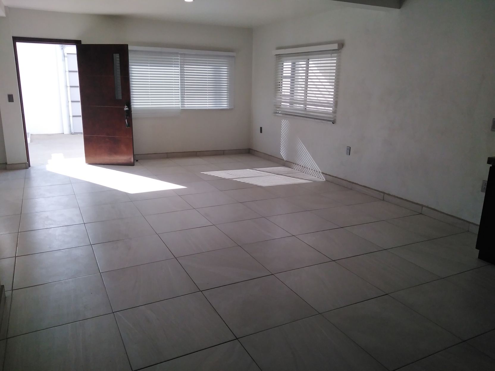 SE RENTA GRAN CASA EN SANTA LUCIA