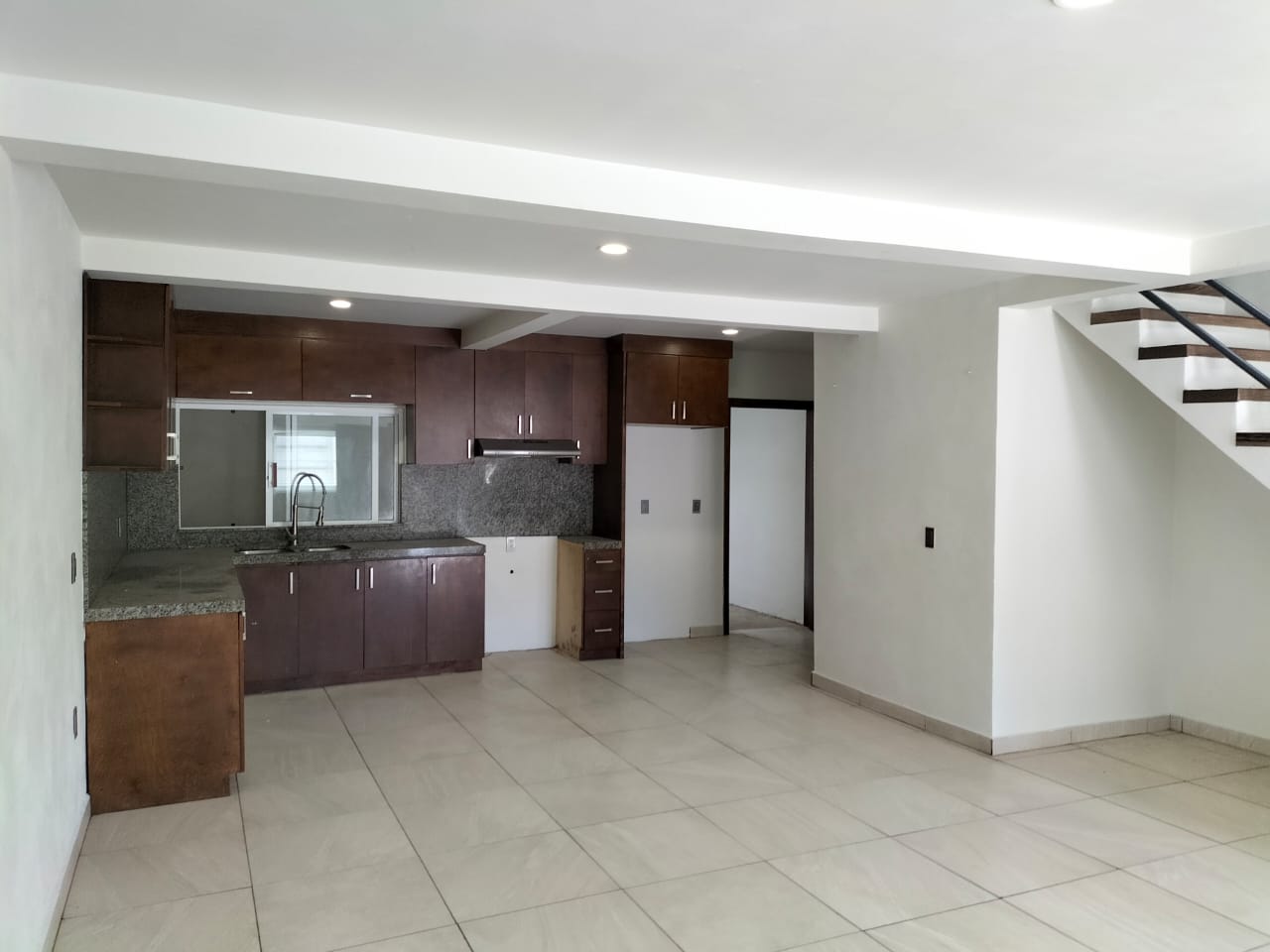 SE RENTA GRAN CASA EN SANTA LUCIA