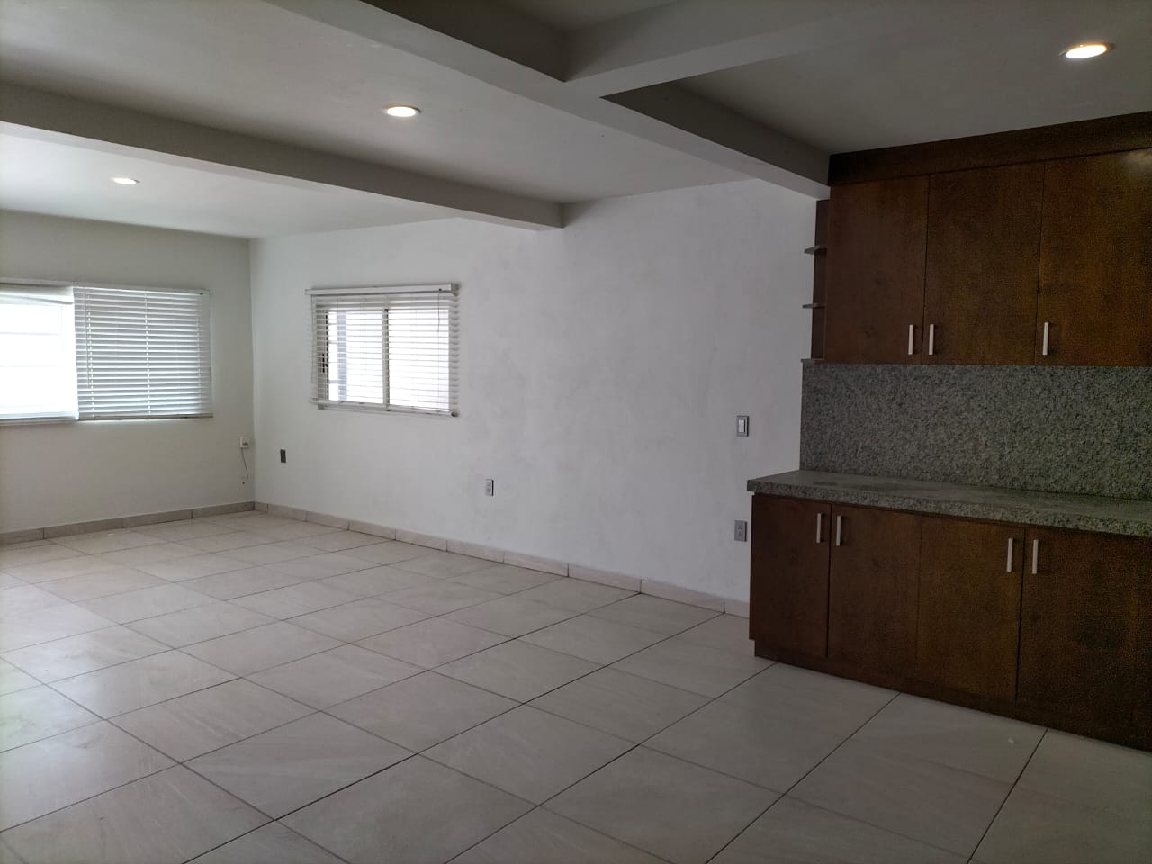 SE RENTA GRAN CASA EN SANTA LUCIA