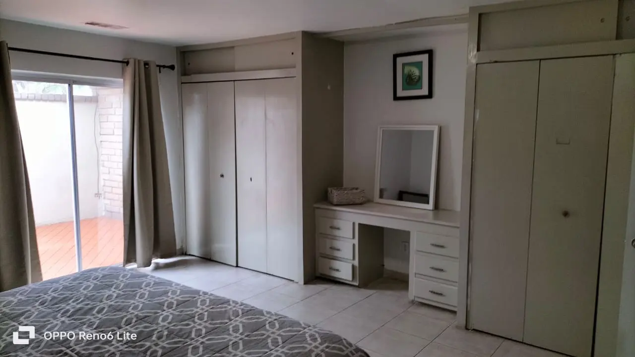 SE RENTA CASA EN FRACCIONAMIENTO SANTA MONICA ROSARITO